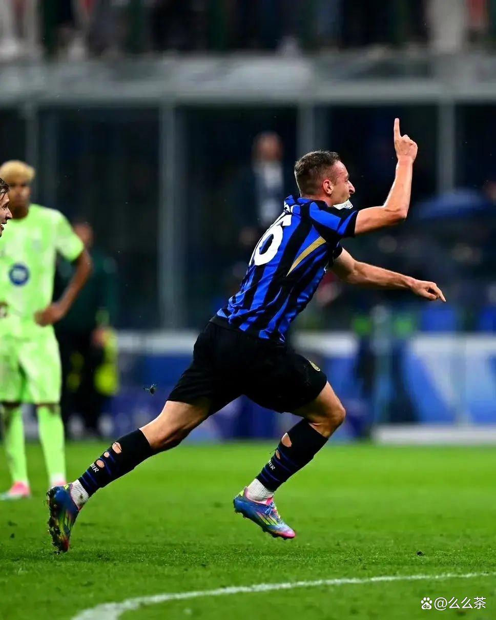  国际米兰训练开放日；关键时刻刷新队史纪录引欢呼；法国杯在即；轮换策略成焦点