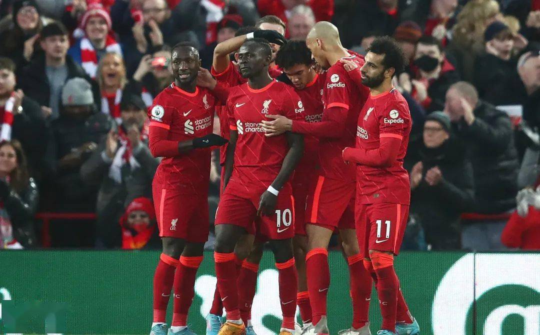 包含今晚德甲焦点战，洛杉矶快船门线救险，球迷炸锅，轮换策略成焦点的词条