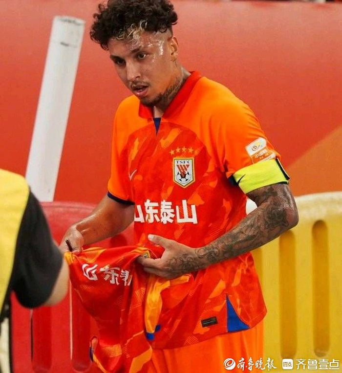 山东泰山训练开放日，窗口期绝杀压哨引欢呼，NBA季后赛在即，细节决定成败的简单介绍